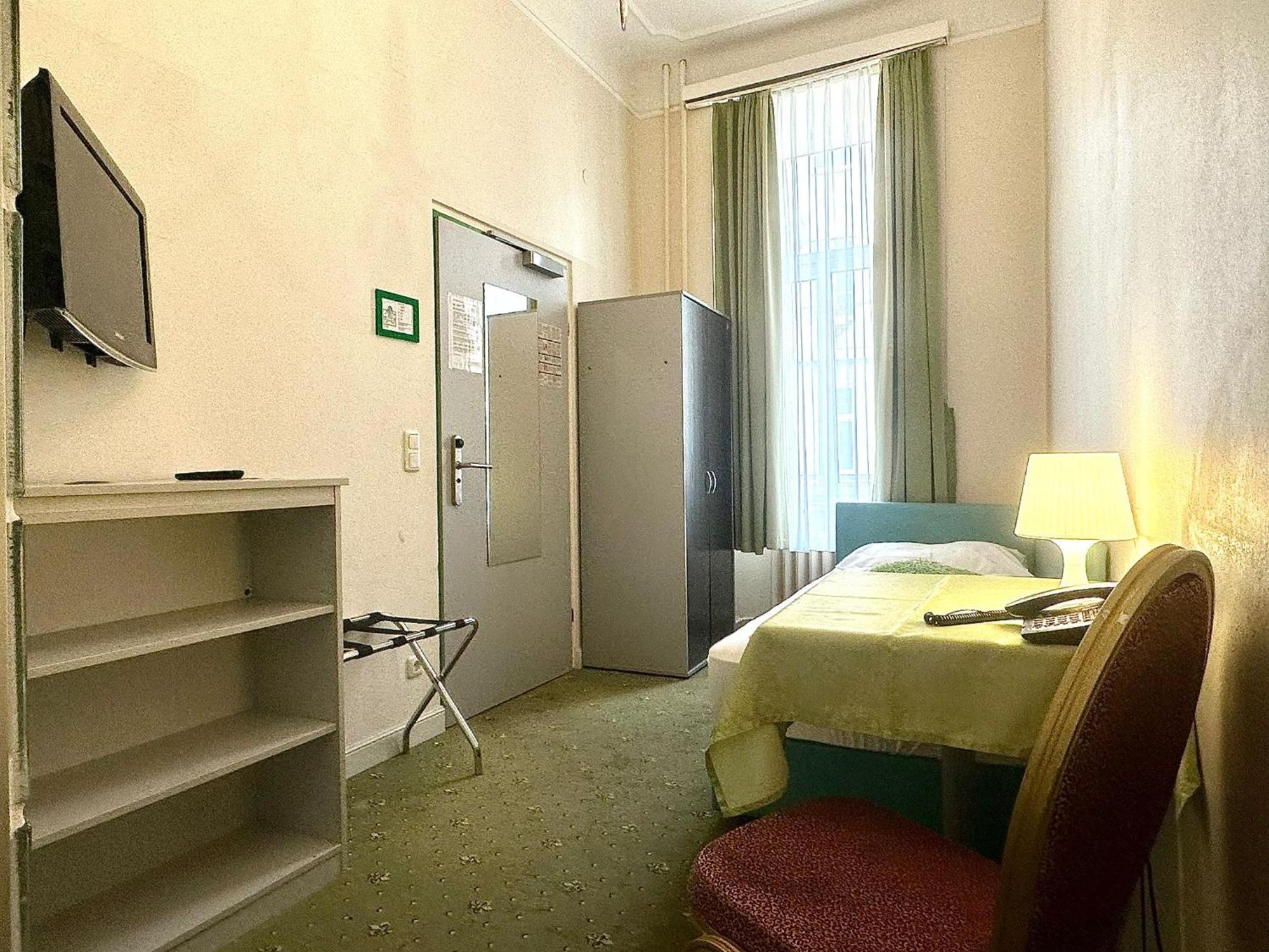 Odeon Hotel 2*
