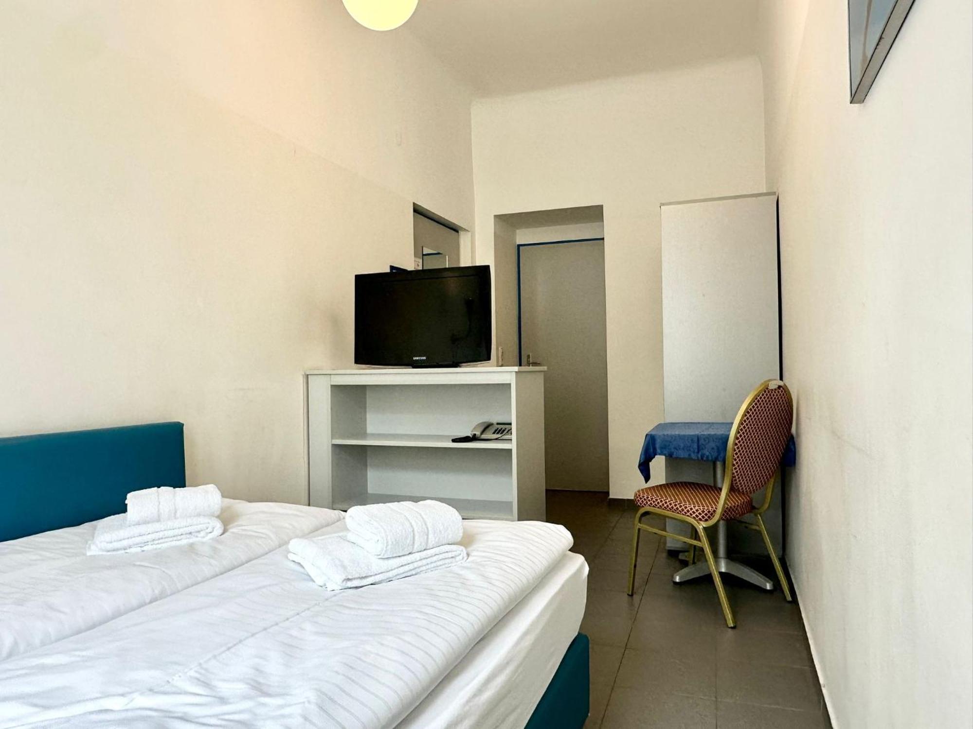 Hotel Odeon 2*