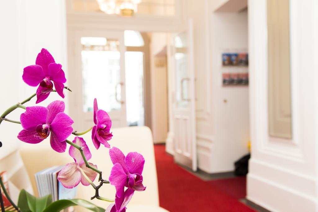 Hotel Odeon 2*